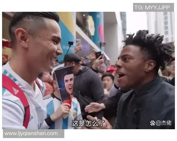 足球明星变身摊主街头摆地摊视频引发热议球迷纷纷点赞支持